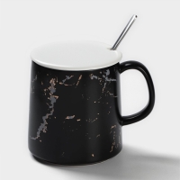 Кружка керамическая с ложкой &laquo;Чёрный мрамор&raquo;, 350 мл, цвет чёрный