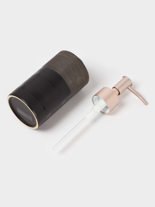 Набор аксессуаров для ванной комнаты Доляна &laquo;Классика&raquo;, 4 предмета (дозатор 300 мл, мыльница, 2 стакана), цвет чёрный