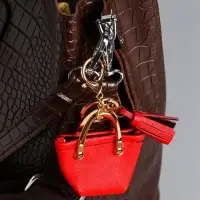 Брелок кожзам с карабином, с кистью "Сумка тоут" красная 6,5х3х7 см