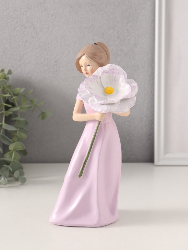 Сувенир полистоун "Девушка с большим цветком в руках" 9,5х7,2х19,4 см