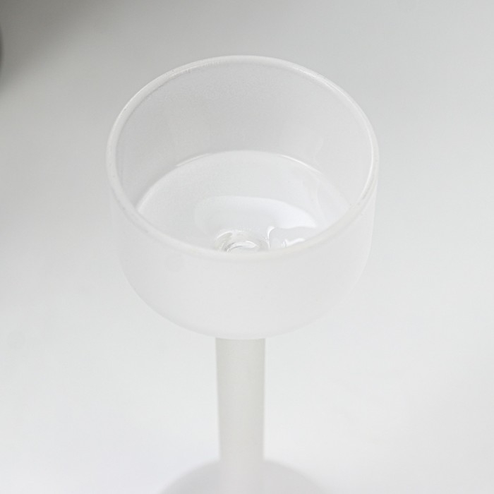 Подсвечник стекло на 1 свечу Подсвечник стекло на 1 свечу "Высокая ножка на шаре" белый d до 4,7 см 16х6,5х6,5 см