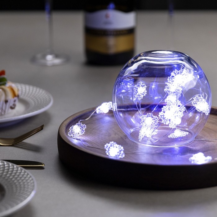 Гирлянда &laquo;Нить&raquo; 2 м роса с насадками &laquo;Снежинка&raquo;, IP20, серебристая нить, 20 LED, 2 режима, батарейки ААх2 (нет в комплекте), свечение белое