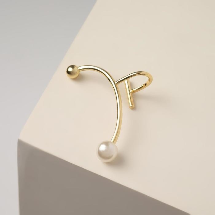 Серьга &laquo;Кафф&raquo; с жемчугом длинная, цвет белый в золоте