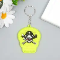 Брелок пластик светоотражающий катафот "Череп пирата" 5х5,5 см