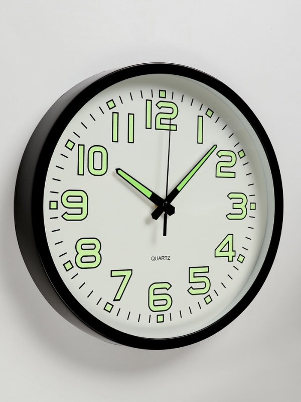 Часы настенные интерьерные &laquo;Классика&raquo;, плавный ход, светящиеся, d-30 см