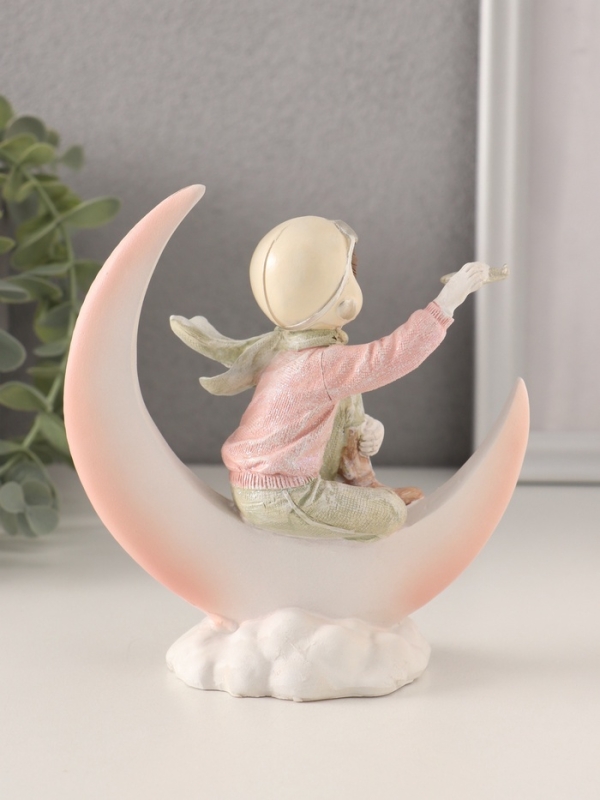 Сувенир полистоун "Малыш-авиатор на месяце" 13х5,5х14 см