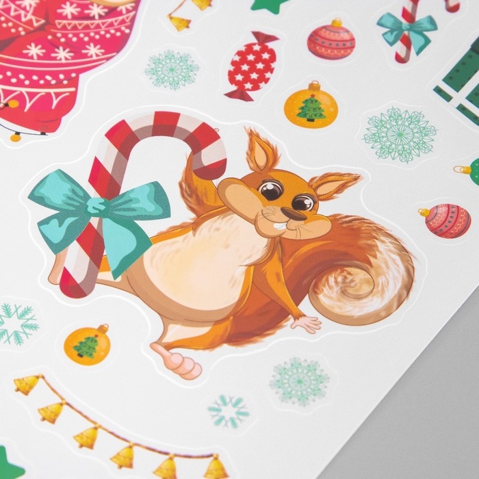 Наклейка интерьерная цветная "Белки с подарками" 30х40 см
