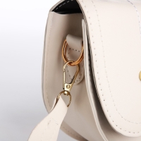 Сумка женская седло на плечо, отдел на молнии, 21х16,5х6,5 см, цвет белый