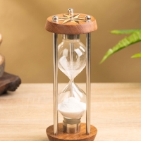 Песочные часы &laquo;Стороны света&raquo;, 6.5&times;6.5&times;18.6 см, дерево, стекло, сталь