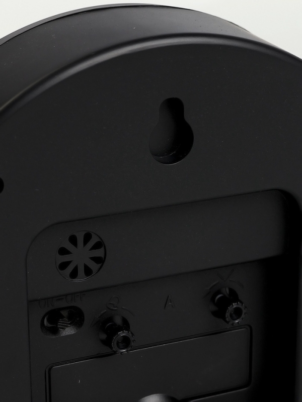 Часы будильник настольные, на батарейках, 13.5 х 4.5 х 14 см, циферблат 13.5 х 11.6 см