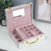 Шкатулка кожзам для украшений "Стёганная" белоснежная 8,5х23,5х19 см