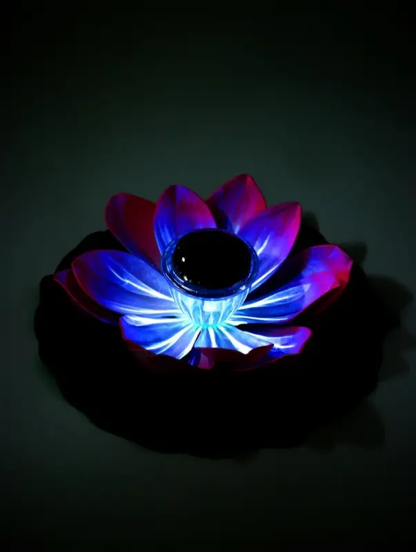 Садовый светильник для водоемов 28 х 28 х 9 см на солнечной бат-е "Лотос" лиловый N009