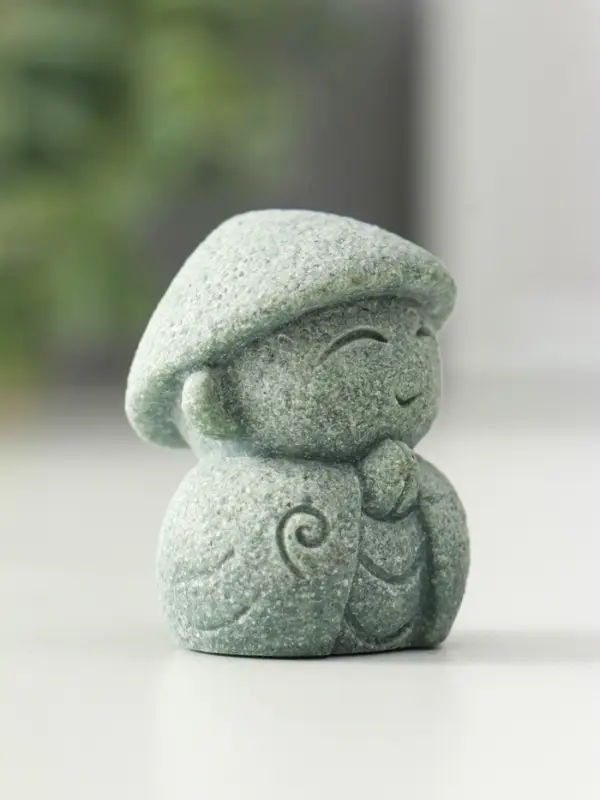 Сувенир песчаник "Маленький монах в азиатской шляпе" 3,5х4х4,5 см