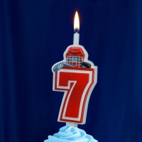 Свеча в торт &laquo;Хоккейная&raquo;, цифра 7, красная