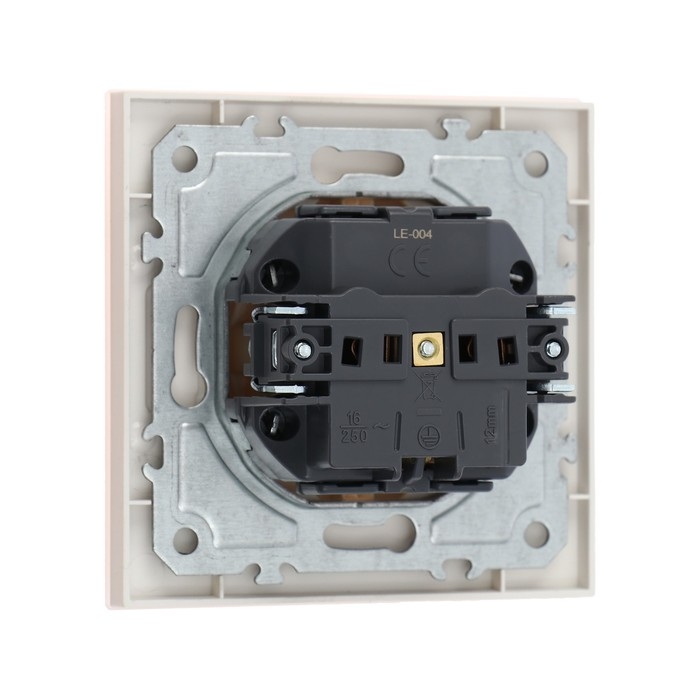 Розетка одноместная TOT Matte Glass, 16 А, скрытая, с з/к, стекло, бежевая Розетка одноместная TOT Matte Glass, 16 А, скрытая, с з/к, стекло, бежевая