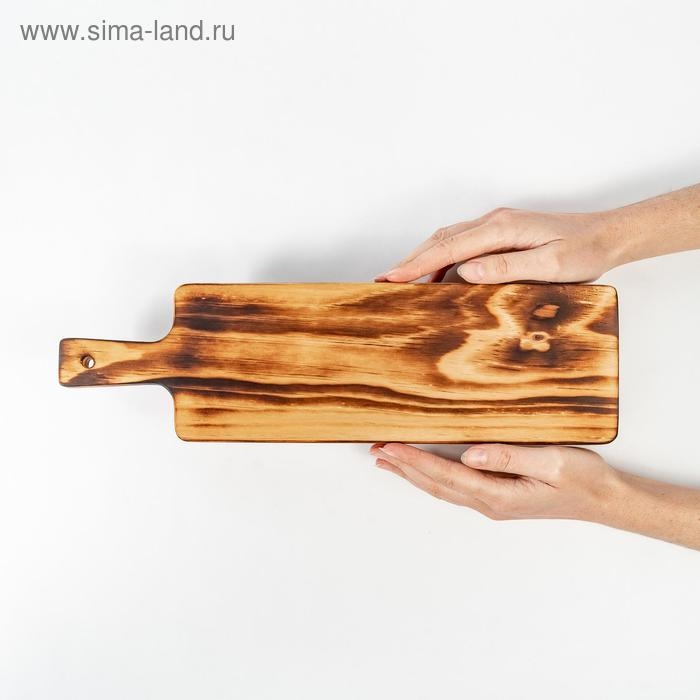 Доска деревянная разделочная, для подачи на ножках из натурального кедра Mаgistrо, 38&times;10,5&times;6,5 см, с ручкой, обожжённая