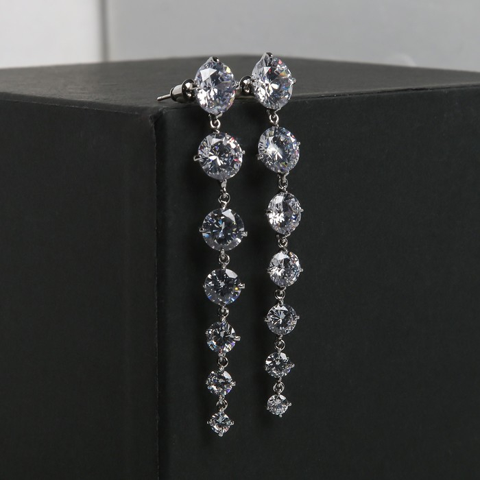 Серьги висячие со стразами &laquo;Змейка&raquo; L= 6,5, цвет белый в серебре, 7,6 см