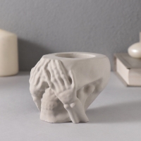 Подсвечник "Череп Прятки" 7*10см т.серый