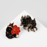 Набор значков (2 шт.) &laquo;Кицунэ&raquo; девятихвостый лис, цветной в золоте