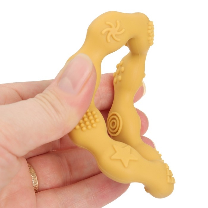 Прорезыватель силиконовый &laquo;Колечко&raquo;, цвет желтый, Mum&Baby