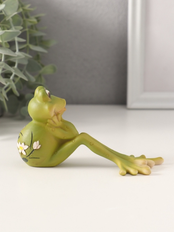 Сувенир полистоун "Лягушонок - что же будет?" 15,5х6х7 см