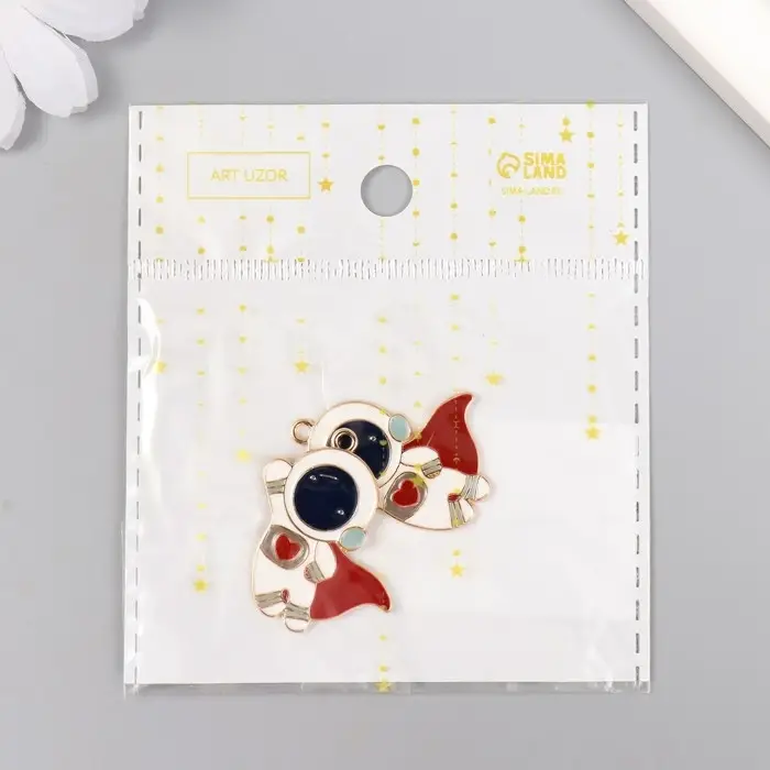 Металлический элемент, декоративная подвеска &laquo;Арт Узор. Космонавт в красном плаще&raquo;, золото, 3.1&times;2.5 см