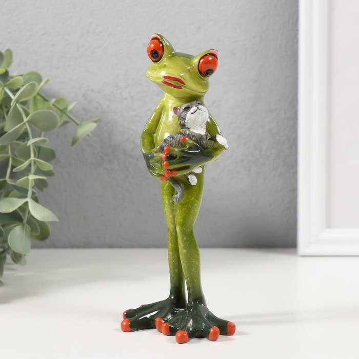 Сувенир полистоун лак "Лягуха с кошечкой" 7,5х6,2х17 см
