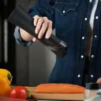 Гравитационная мельница для специй Gravita, черная