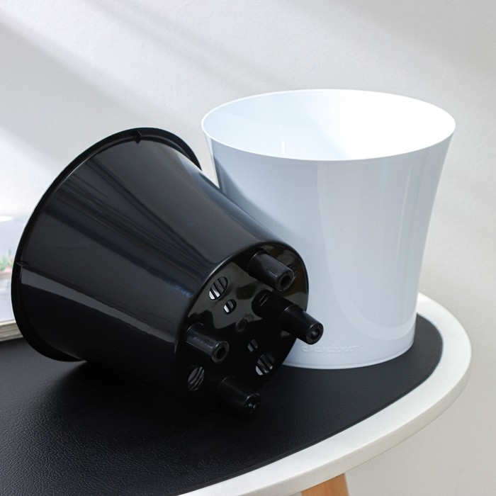 Кашпо для цветов со вставкой &laquo;Арте&raquo;, 2 л, цвет бело-чёрный