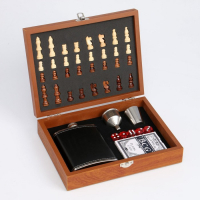 Подарочный набор 6 в 1: фляжка 8 oz, рюмка, воронка, кубики 5 шт, карты, шахматы, 18 х 24 см Подарочный набор 6 в 1: фляжка 8 oz, рюмка, воронка, кубики 5 шт, карты, шахматы, 18 х 24 см