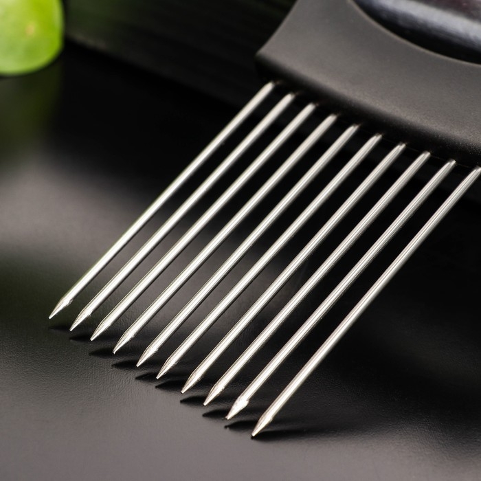 Держатель для нарезки лука Magistro, нержавеющая сталь, цвет чёрный Держатель для нарезки лука Magistro, нержавеющая сталь, цвет чёрный