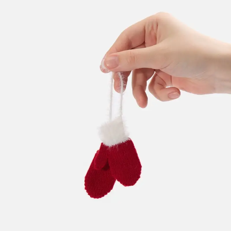 Подвеска на елку &laquo;Вьюшка&raquo;, варежки, красная