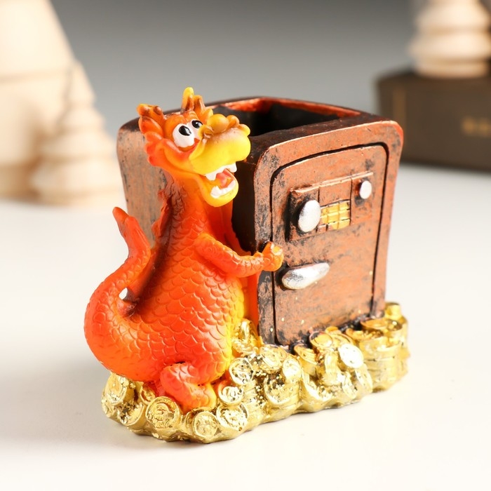 Сувенир полистоун карандашница Сувенир полистоун карандашница "Дракоша у сейфа с монетами" 7.5х6.5х7,5 см