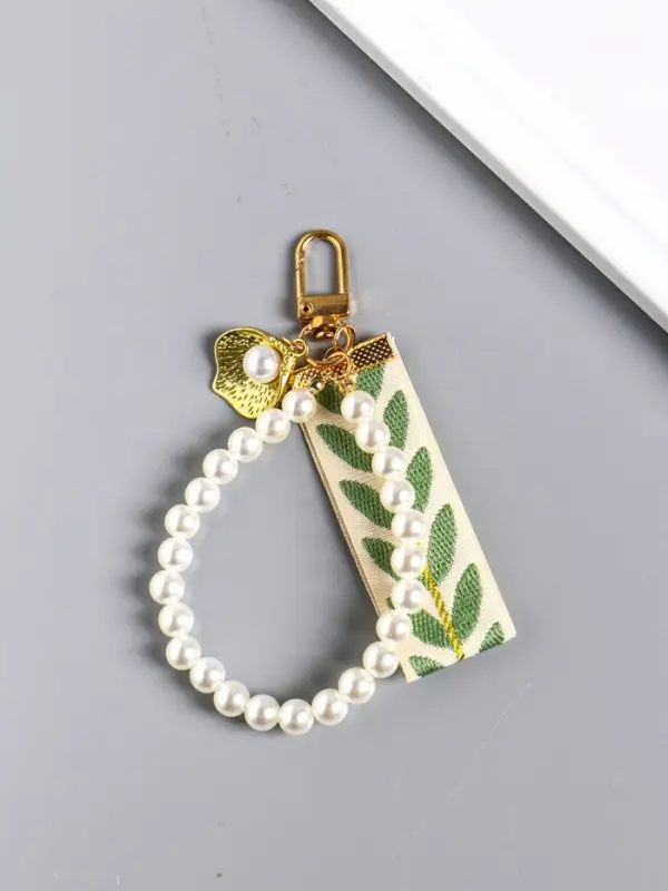 Брелок на карабине "Жемчужная нить, с ремешком и ракушкой" 12х9х1 см