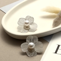 Серьги с жемчугом &laquo;Цветы&raquo; крупные, цвет белый в серебре