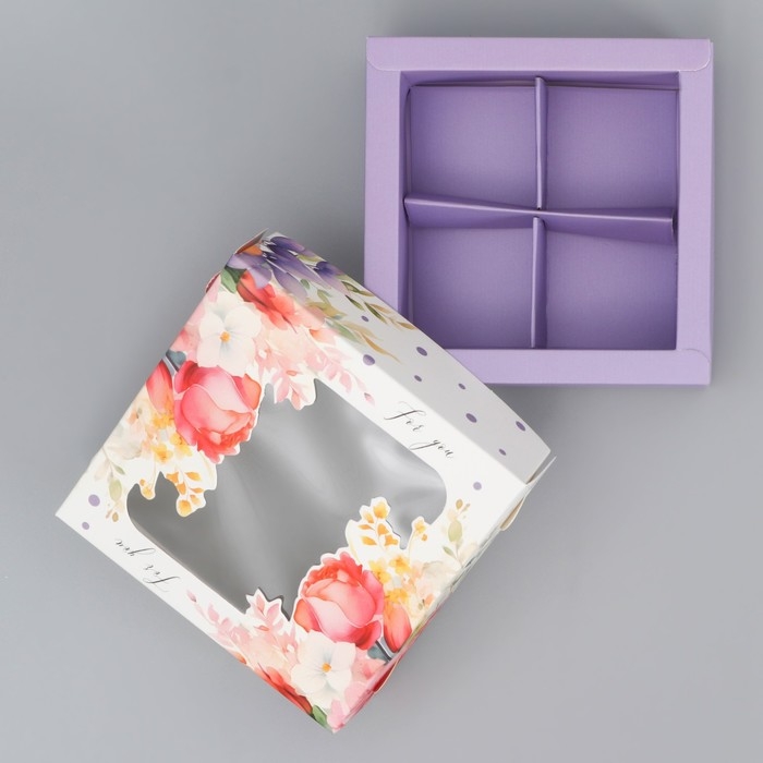 Коробка для конфет, кондитерская упаковка, 4 ячейки, &laquo;Цветы&raquo;, 10.5 х 10.5 х 3.5 см