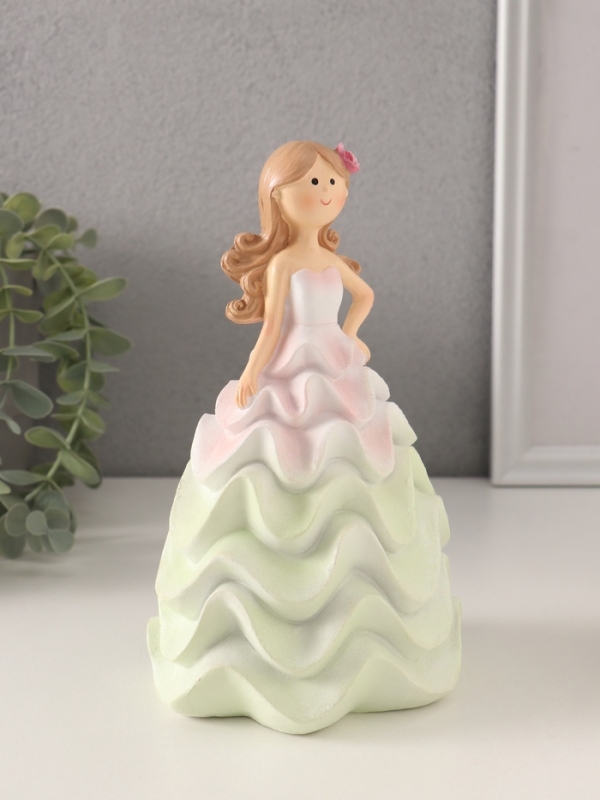 Сувенир полистоун "Девочка-зефирка" розово-зелёный 11,5х10,5х18,5 см