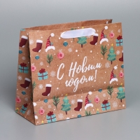 Пакет подарочный новогодний крафтовый горизонтальный &laquo;Новогодние подарочки&raquo;, ML 27 х 23 х 11,5 см