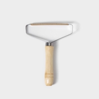 Скребок для чистки одежды, ковров, мебели Доляна, 16,5&times;12,5 см, ручка сосна