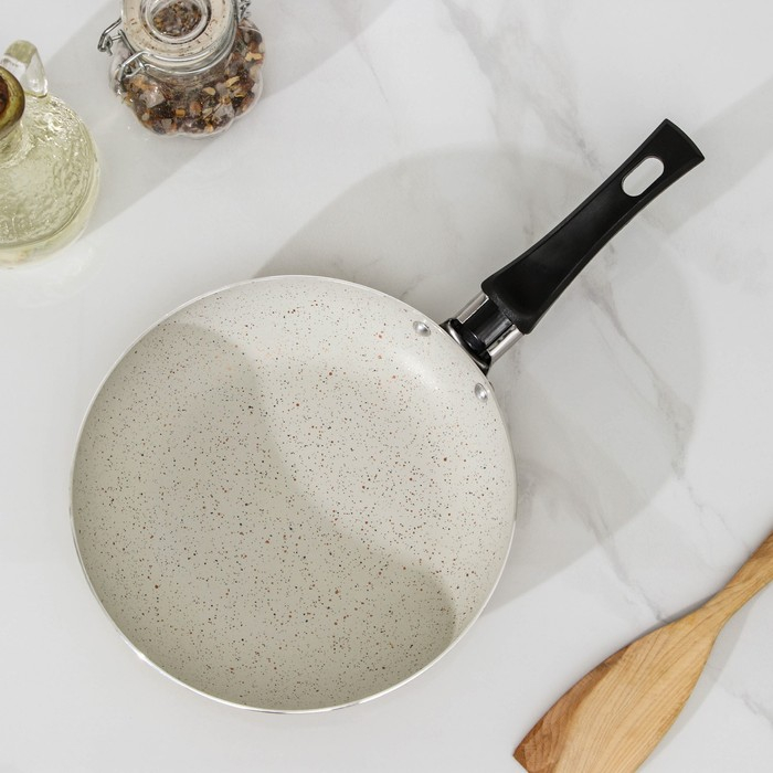 Сковорода &laquo;Стоун&raquo;, d=17 см, пластиковая ручка, антипригарное покрытие, цвет бежевый