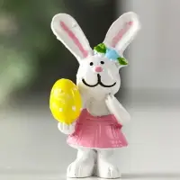 Сувенир полистоун "Белый зайка с яйцом/букетом" МИКС 2,2х3х4,2 см