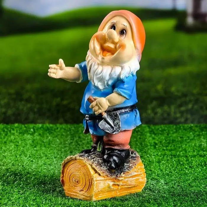 Садовая фигура из полистоуна &laquo;Гномик с лопатой&raquo;, 15&times;12&times;30 см