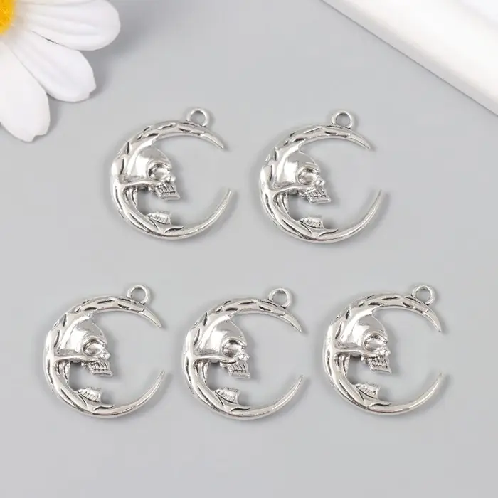 Декор для творчества металл "Череп в месяце" серебро 2,7х2,2 см