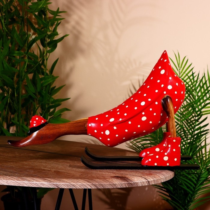 Сувенир "Утка-лыжник в красном" дерево 40 см