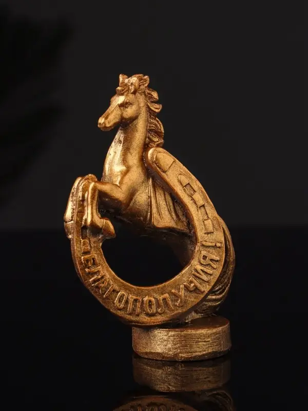 Фигура "Конь с подковой" 10х6х4 см, бронза