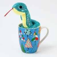 Новогодний подарочный набор «Волшебных мгновений»: мягкая игрушка змея и кружка Новогодний подарочный набор «Волшебных мгновений»: мягкая игрушка змея и кружка