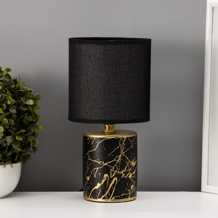Настольная лампа с абажуром RISALUX «Юнона», Е14, 40 Вт, чёрно-золотой, 13×13×26.5 см Настольная лампа с абажуром RISALUX «Юнона», Е14, 40 Вт, чёрно-золотой, 13×13×26.5 см