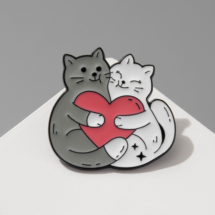 Значок "Котики" влюблённые, цветной в чёрном металле