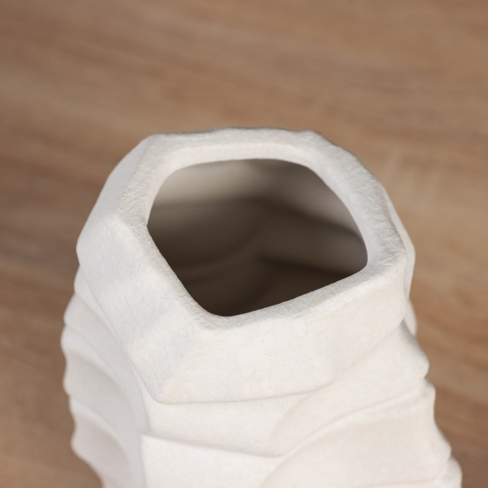 Ваза керамика настольная Ваза керамика настольная "Левин" d-6см, 20х9 см, белый