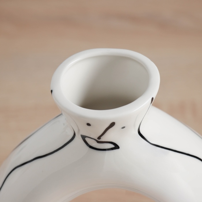 Ваза керамика настольная Ваза керамика настольная "Пикассо" (ручная роспись) длинные руки, 23х16 см, чёрно-белый